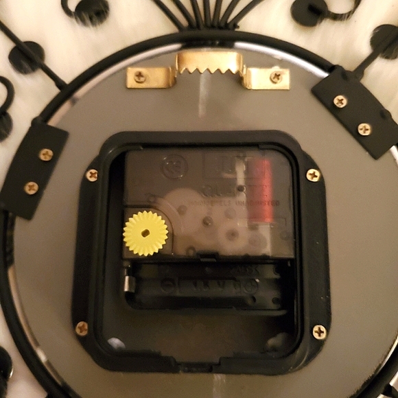 Wall Decor Black Metal Clear Rhinestones Wall Clock Does Not Work